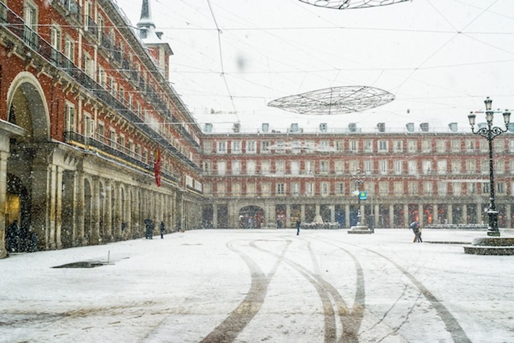 Madrid &auml;r ett av de v&auml;rst drabbade omr&aring;dena av det st&ouml;rsta sn&ouml;ov&auml;dret i Spanien p&aring; mer &auml;n 20 &aring;r.