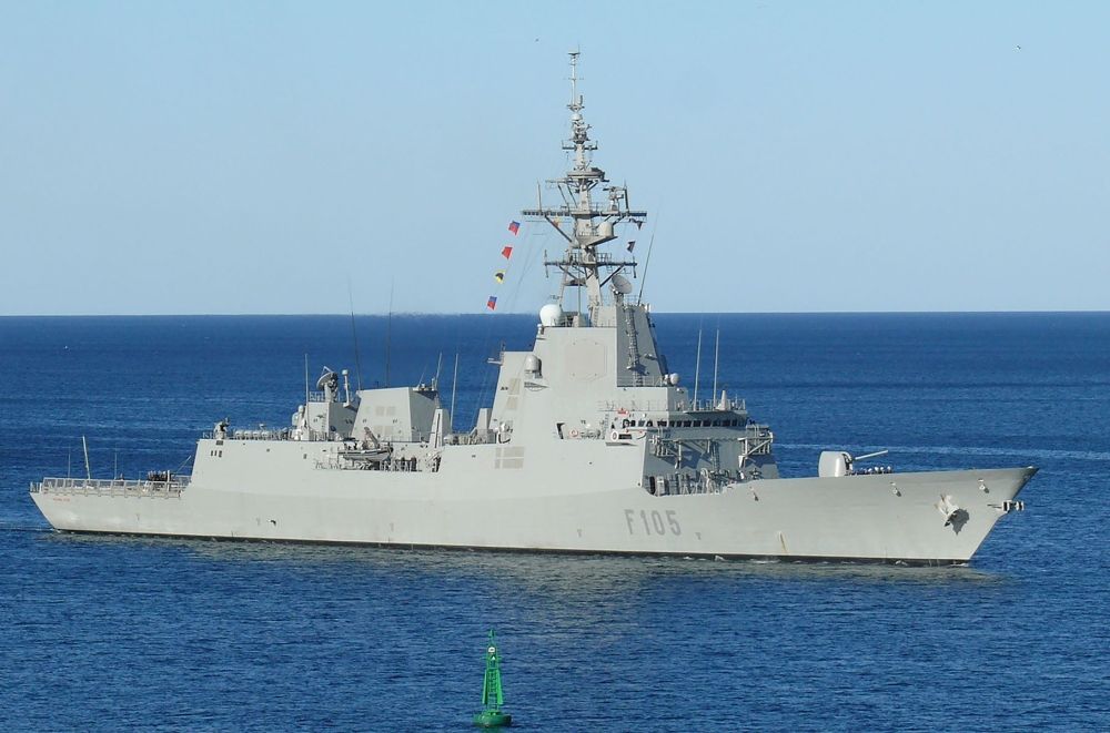 &Ouml;rlogsfartyget Crist&oacute;bal Col&oacute;n &auml;r utrustat med det avancerade amerikanska stridssystemet Aegis och bestyckad med SM-2-missiler som kan bek&auml;mpa m&aring;l p&aring; &ouml;ver 150 kilometers avst&aring;nd.