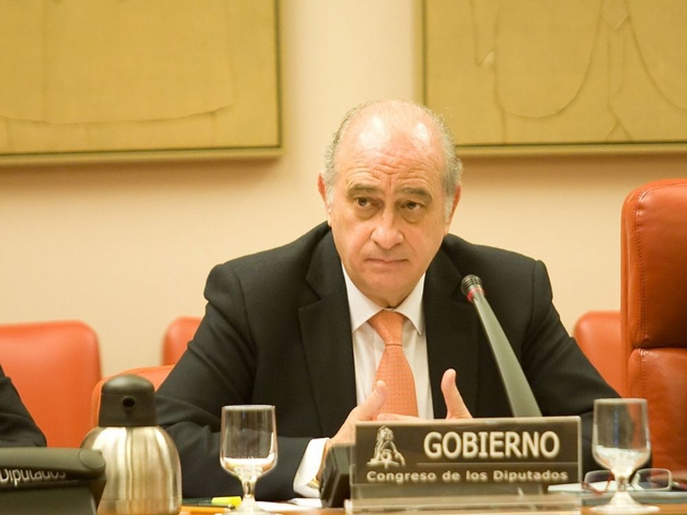 Spaniens inrikesminister Jorge Fern&aacute;ndez D&iacute;az annonserade 22 mars att den interna s&auml;kerheten p&aring; landets flygplatser sk&auml;rps efter attentaten i Bryssel. Foto: Ministerio del Interior