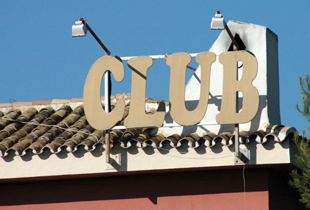 Det finns en stor m&auml;ngd bordeller i Spanien, men de &auml;r registrerade som barer, hotell och gym.