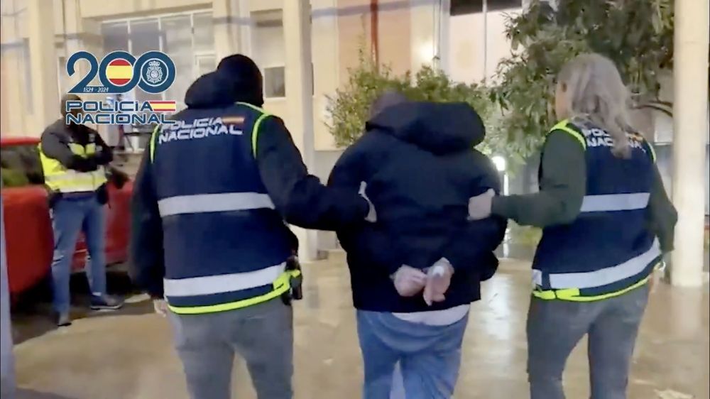 Vid insatsen greps tio personer, medan 70 kilo kokain och 15.000 euro beslagtogs. Foto: Polic&iacute;a Nacional