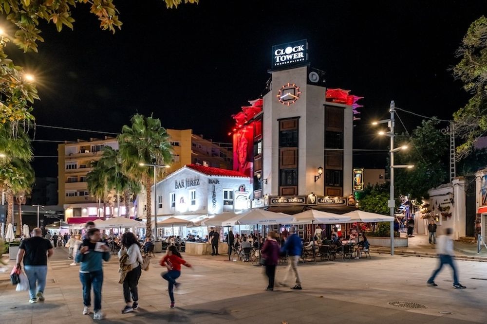 Plaza Costa del Sol utg&ouml;r navet i l&aring;gutsl&auml;ppszonen i Torremolinos.