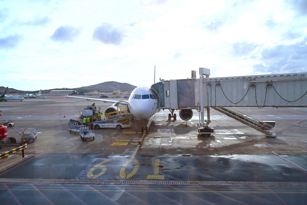 Gran Canarias flygplats hanterar rekordm&aring;nga resen&auml;rer, vilket s&auml;tter press p&aring; markpersonalen. (Arkivbild)