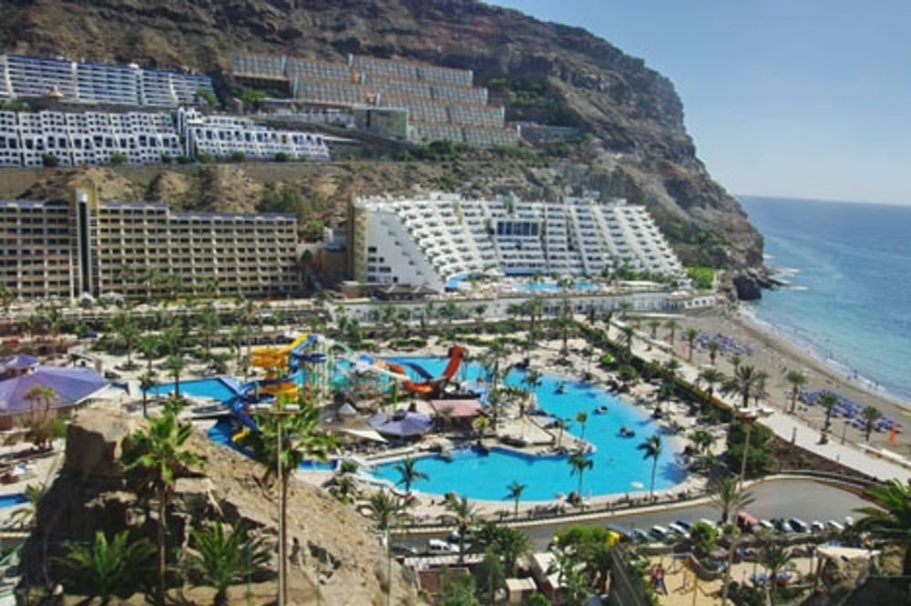 Playa de Taurito, i kommunen Mog&aacute;n. Foto: Bgabel/Wikimedia Commons