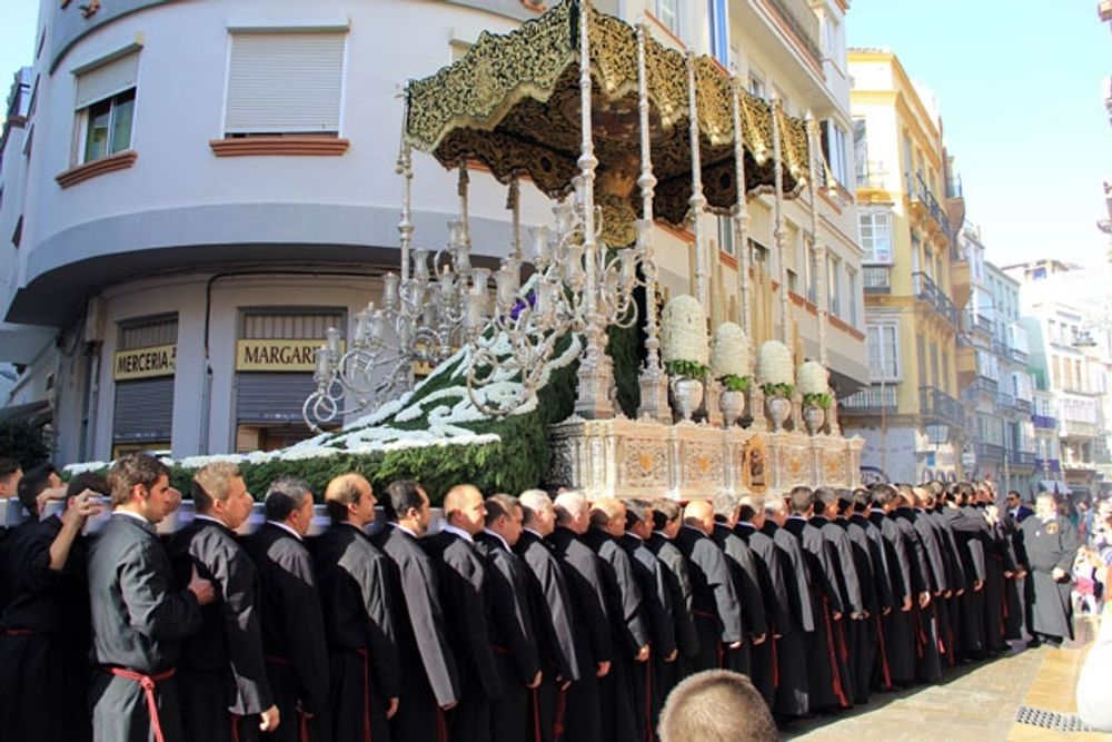 Efter mer &auml;n tv&aring; &aring;r utan processioner kommer n&auml;rmast samtliga troner i M&aacute;laga att b&auml;ras ut 23 oktober.