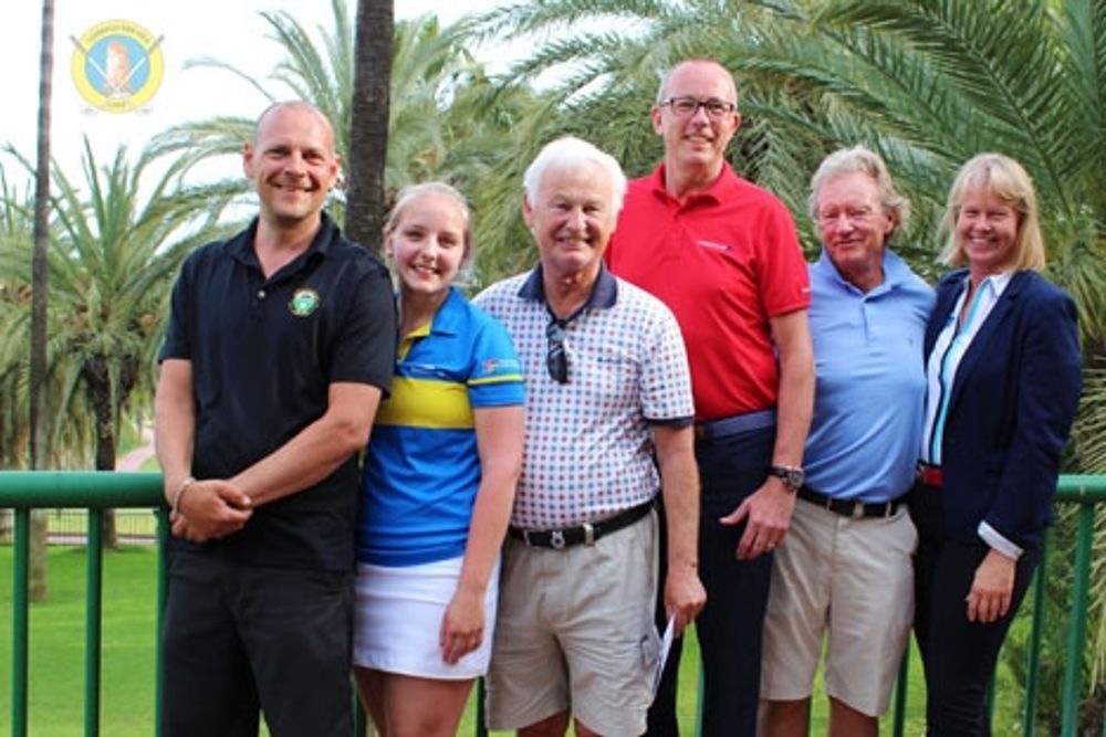 Vinnarna p&aring; Torrequebrada Lars H&auml;nninen, Tina H&aring;kansson, Rolf Stigson, Per-Arne Andersson och Bengt-&Aring;ke Sevedag, med arrang&ouml;ren Ana Nyblom. Foto: Torrequebrada Golf