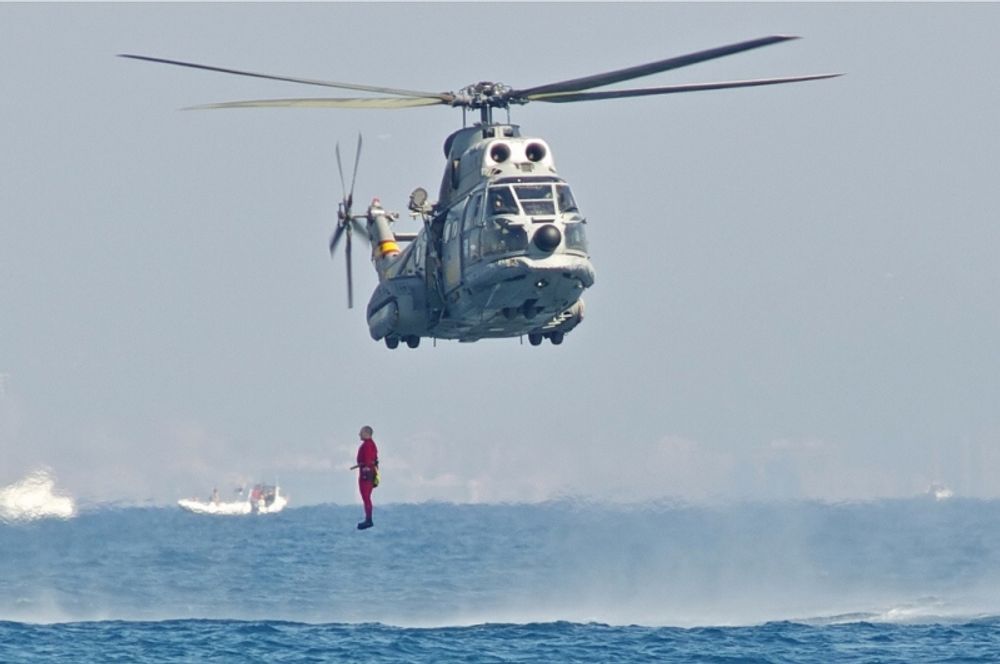 Fyra av de fem bes&auml;ttningsm&auml;nnen p&aring; den f&ouml;rolyckade helikoptern saknas. Foto: luisjoujr/Flickr