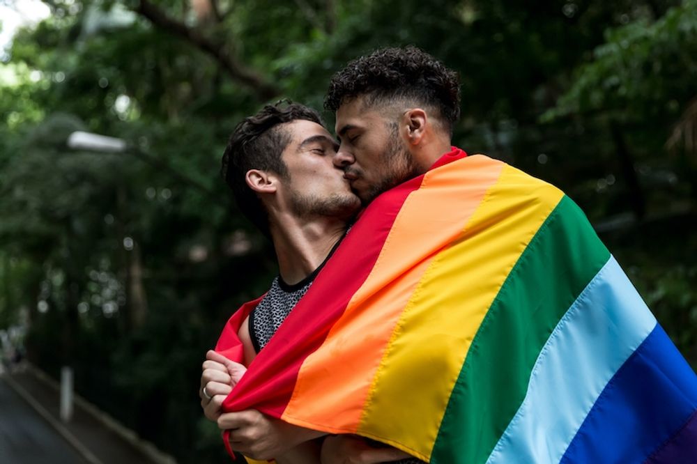 Spanien var det tredje landet i v&auml;rlden n&auml;r det 2005 godk&auml;nde att homosexuella kunde ing&aring; &auml;ktenskap, en lag som &auml;ven inkluderade r&auml;tten till adoption.