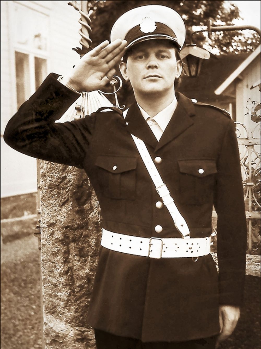 En n&auml;stan tv&auml;tt&auml;kta svensk polis.