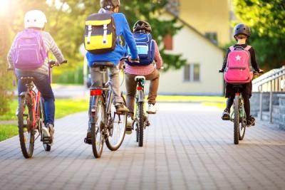 Inf&ouml;r den spanska skolstaten sl&aring;r bloggaren ett slag f&ouml;r att Spanien borde importera svenska s&auml;kra skolv&auml;gar. Och mycket mer!