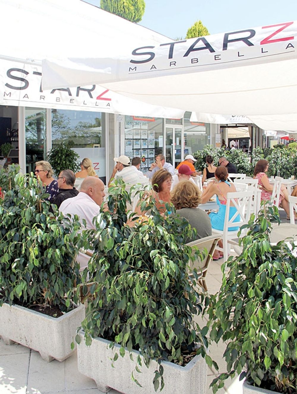 Caf&eacute; och Restaurang Starz Marbella har skaffat st&ouml;rre lokal och terass, endast 25 meter fr&aring;n det tidigare st&auml;llet.