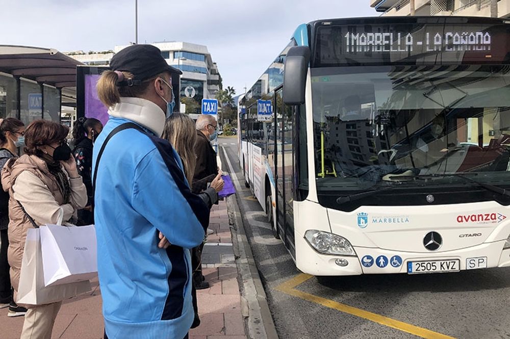 Medan mantalsskrivna i Marbella kan resa gratis med lokalbuss sedan 2019 f&aring;r nu icke bofasta 50 procents rabatt p&aring; ordinarie biljettpris.