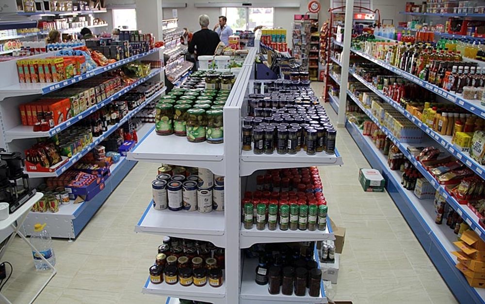 Scandi, tidigare "Manolos" &auml;r totalrenoverat och har ett stort sortiment av b&aring;de svenska varor och spanska hush&aring;llsprodukter.