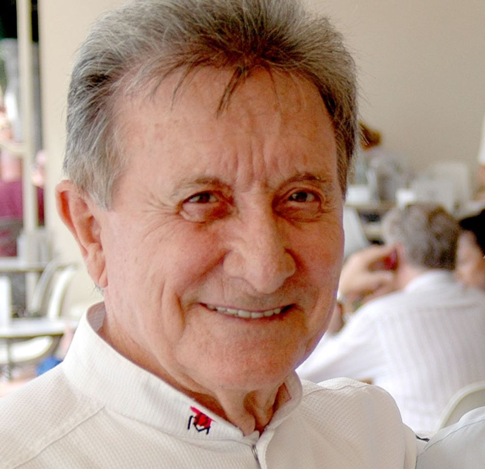 Santiago Dom&iacute;nguez har &auml;nnu en g&aring;ng &aring;teruppst&aring;tt med sin k&auml;nda krog vid strandpromenaden i Marbella.