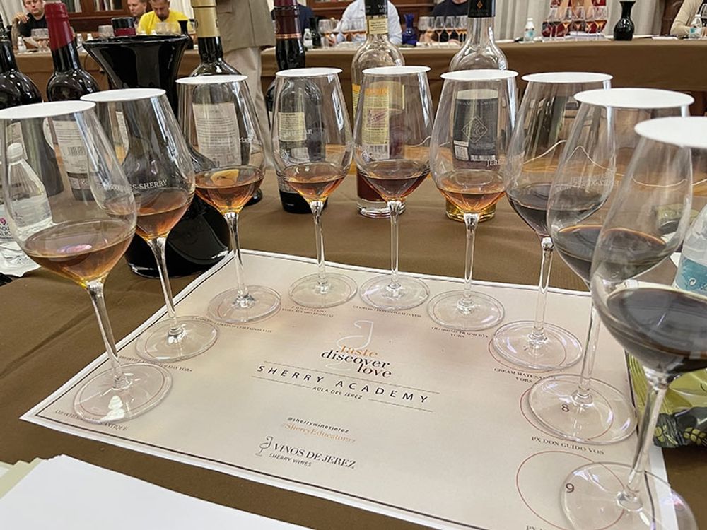 Sydkustens egen vinskribent Bj&ouml;rn Andersson kan nu titulera sig &rdquo;Formador Homologado en Vinos de Jerez&rdquo; och han var dessutom den ende som fick alla r&auml;tt p&aring; examen i sherrykursen.
