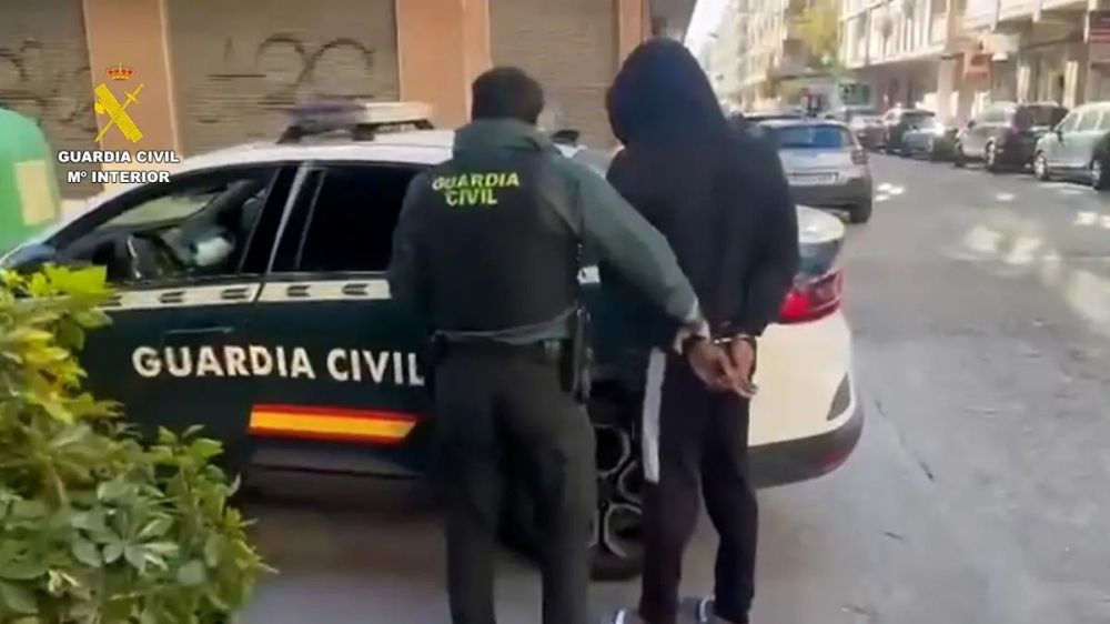 Domstolen har beordrat st&auml;ngning av b&aring;de nattklubben och vandrarhemmet d&auml;r ligan bedrev sin verksamhet. Foto: Guardia Civil