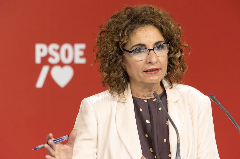 Finansministern Mar&iacute;a Jes&uacute;s Montero har &auml;nnu inte lagt fram budgetf&ouml;rslaget f&ouml;r 2026 i parlamentet. Foto: PSOE