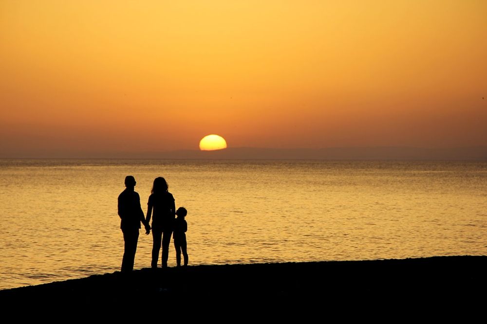Spanien uppvisar fortsatt &ouml;kad livsl&auml;ngd men sjunkande f&ouml;delsetal, vilket skapar l&aring;ngsiktiga demografiska utmaningar.