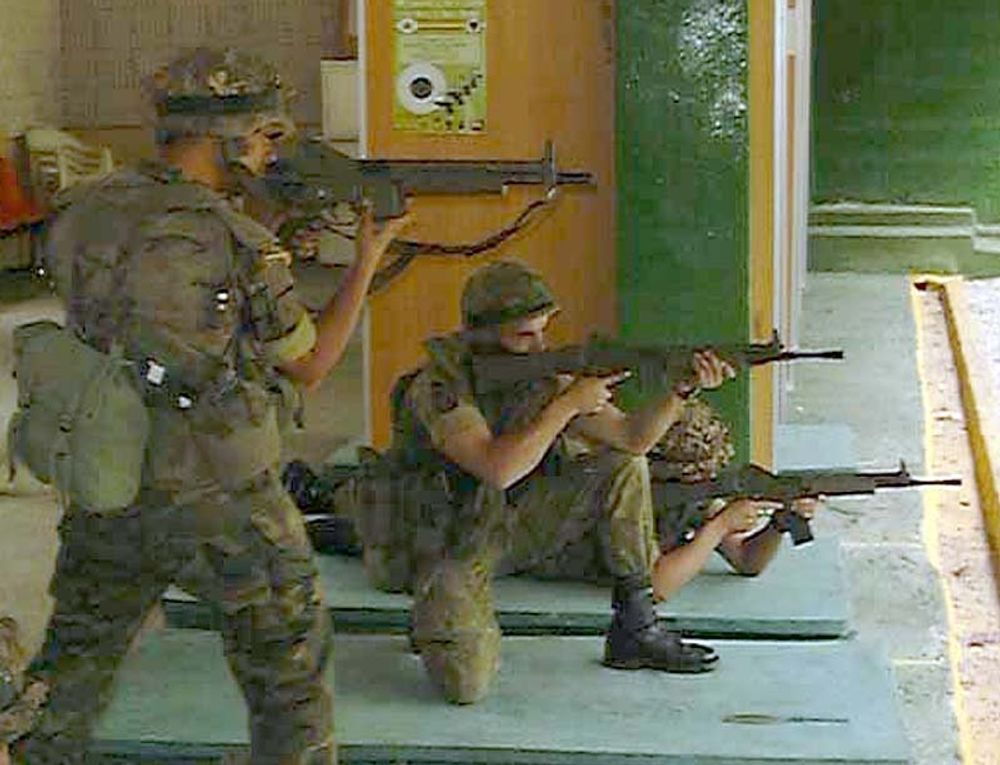 Tv&aring; av de gripna &auml;r fortfarande verksamma som legion&auml;rer vid f&ouml;rl&auml;ggningen i Ronda.