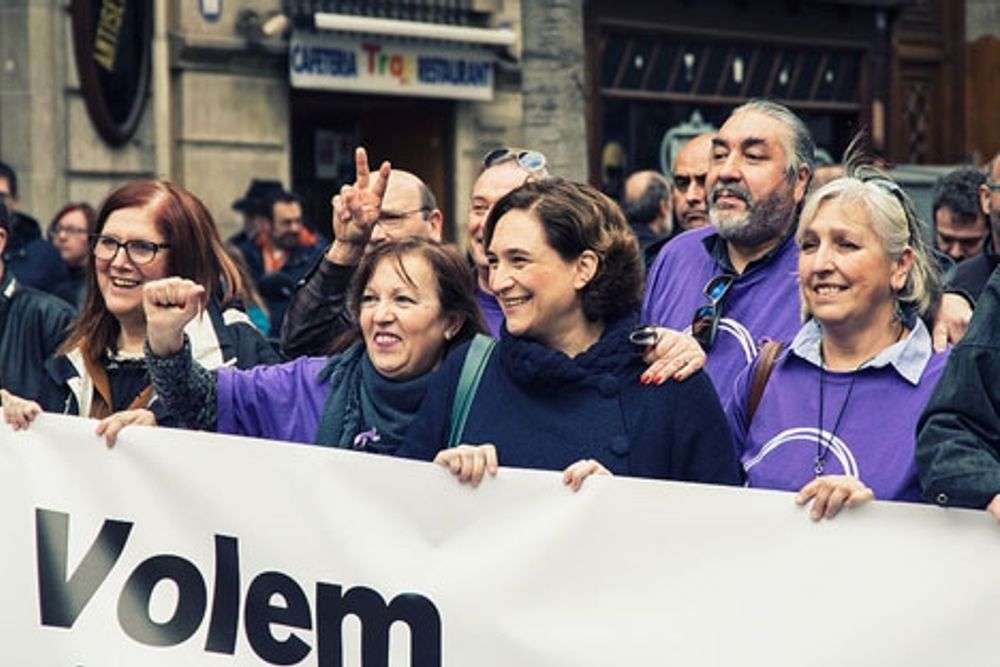 Barcelonas borgm&auml;stare Ada Colau i spetsen av t&aring;get. Foto: Ajuntament Barcelona/Flickr
