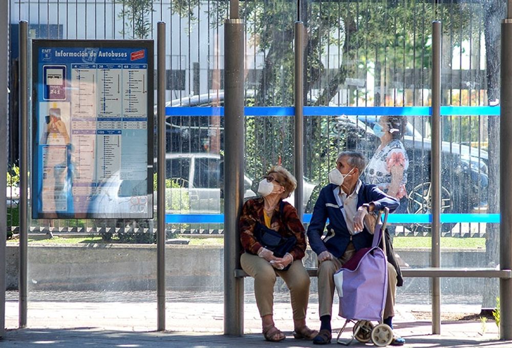 Den h&auml;r synen kommer fortsatt att vara vanlig i Spanien, framf&ouml;r allt hos &auml;ldre, trots att det inte l&auml;ngre &auml;r obligatoriskt med munskydd i kollektivtrafiken.