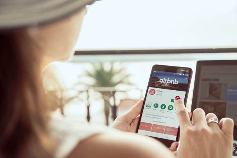H&ouml;gsta domstolen ger Airbnb r&auml;tt och menar att det inte &auml;r hyresportalernas ansvar att se till att bost&auml;derna har alla papper i ordning.