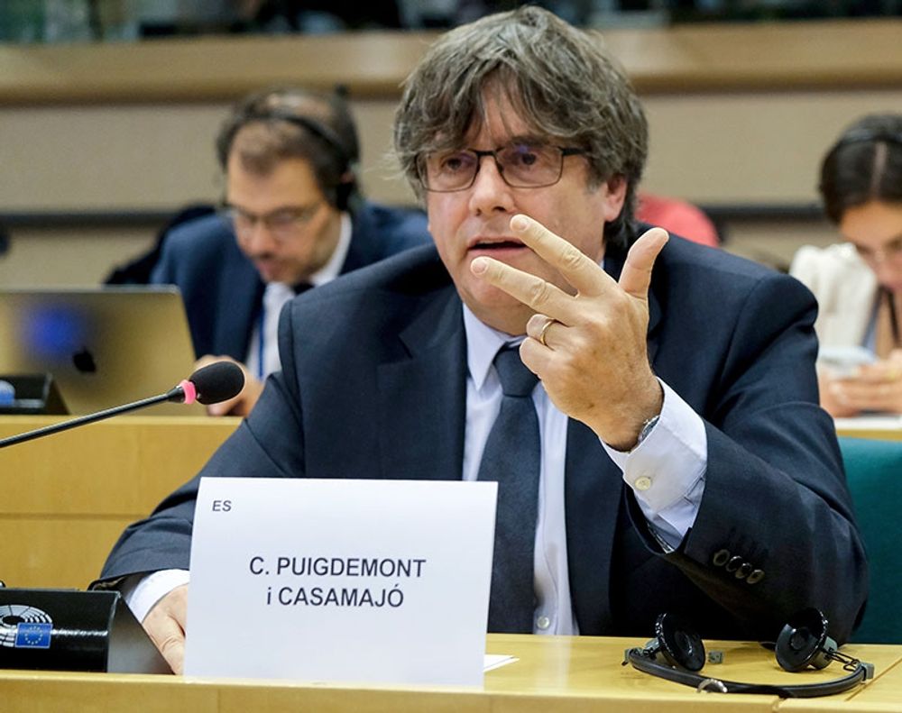Tidigare regionpresidenten i Katalonien Carles Puigdemont vill &aring;terv&auml;nda till Spanien utan att riskera n&aring;got som helst &aring;tal f&ouml;r utbrytningsf&ouml;rs&ouml;ken.