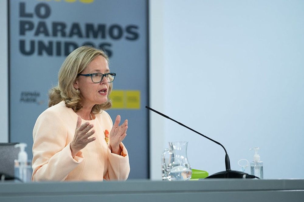 Finansministern Nadia Calvi&ntilde;o hade annonserat i f&ouml;rv&auml;g s&auml;nkningen av tillv&auml;xtf&ouml;rv&auml;ntningarna.