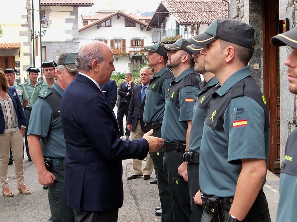 Inrikesdepartementet f&ouml;rnekar &ouml;vergrepp men har givit gr&auml;nspolisen Guardia Civil &auml;ndrade direktiv. Foto: Ministerio del Interior 2014