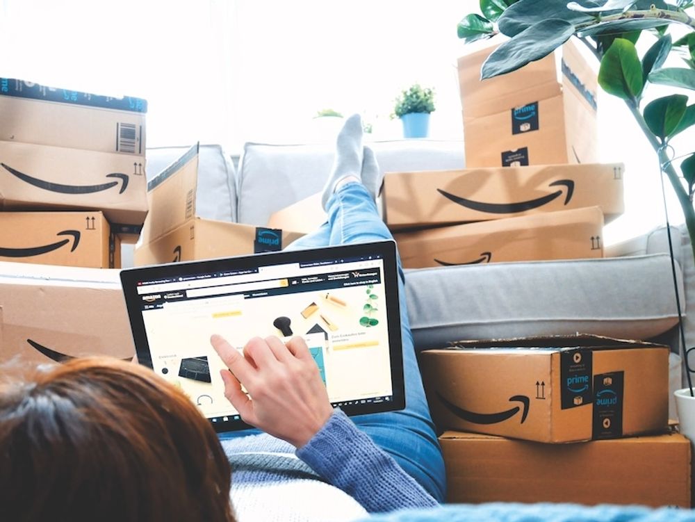 Amazon - ett f&ouml;rf&auml;rligt moraliskt f&ouml;rd&auml;rv eller en f&ouml;rsvarbar r&auml;ddning i ett hektiskt liv?
