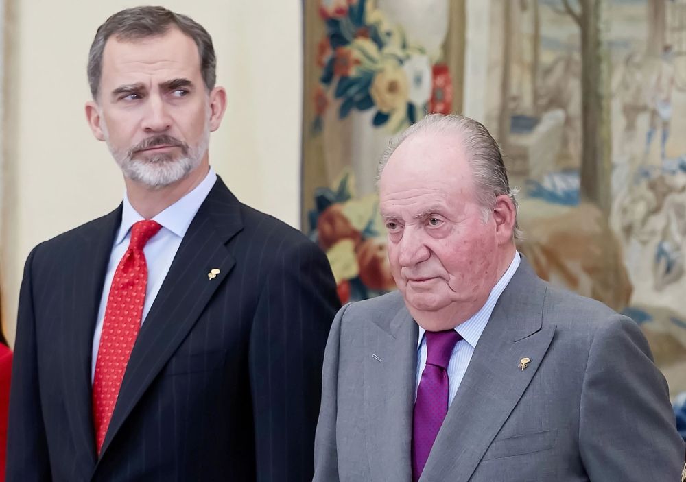 PP-ledarens infall att efterlysa Juan Carlos hemkomst till Spanien har f&ouml;rsatt kung Felipe i en obekv&auml;m sits.