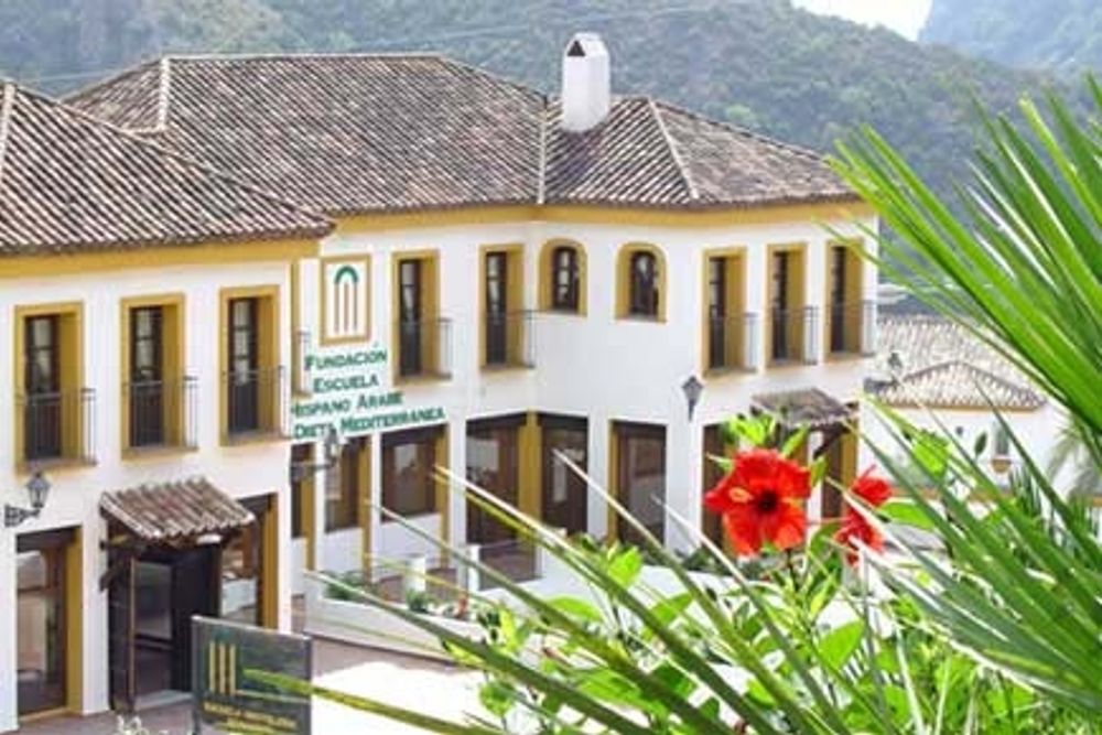 Restaurangskolan i Benahav&iacute;s serverar under tre dagar tapas fr&aring;n hela Andalusien till ett mycket &ouml;verkomligt pris.