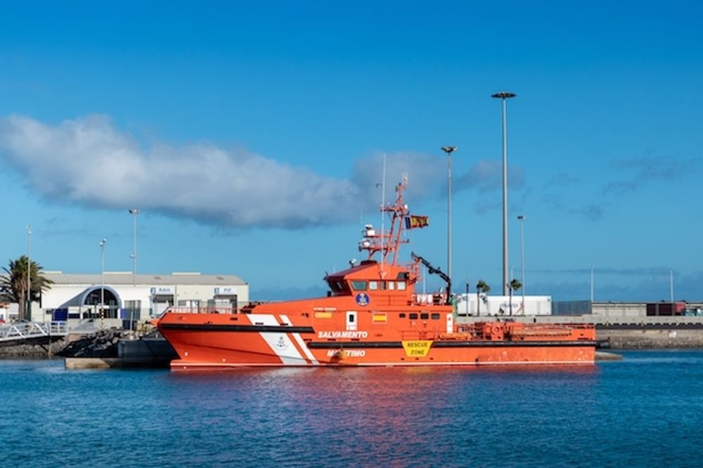 Spansk r&auml;ddningsb&aring;t i hamn vid Puerto del Rosario, p&aring; Fuerteventura.