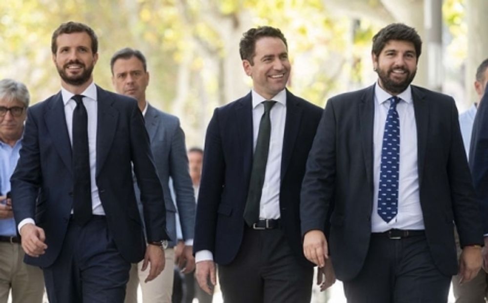 Partido Popular firar den avstyrda misstroendef&ouml;rklaringen i Murcia som en stor seger och har inlett en offensiv f&ouml;r att uppmuntra representanter f&ouml;r Ciudadanos runt om i Spanien att hoppa &ouml;ver till dem.