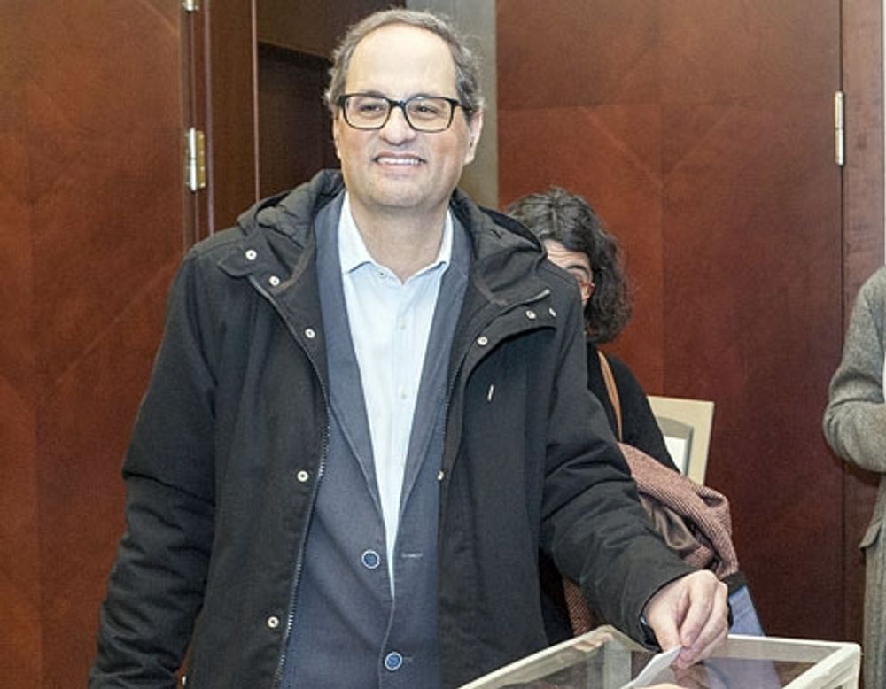 Den nye regionalpresidenten i Katalonien Quim Torra har handplockats av f&ouml;retr&auml;daren Carles Puigdemont. Foto: &Ograve;mnium Cultural/Wikimedia Commons