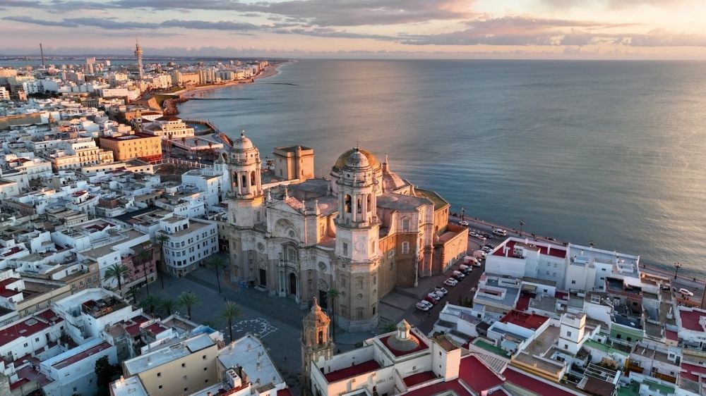 Kabeln kommer att utg&aring; fr&aring;n C&aacute;diz p&aring; fastlandet och projektet v&auml;ntas ta tv&aring; &aring;r.