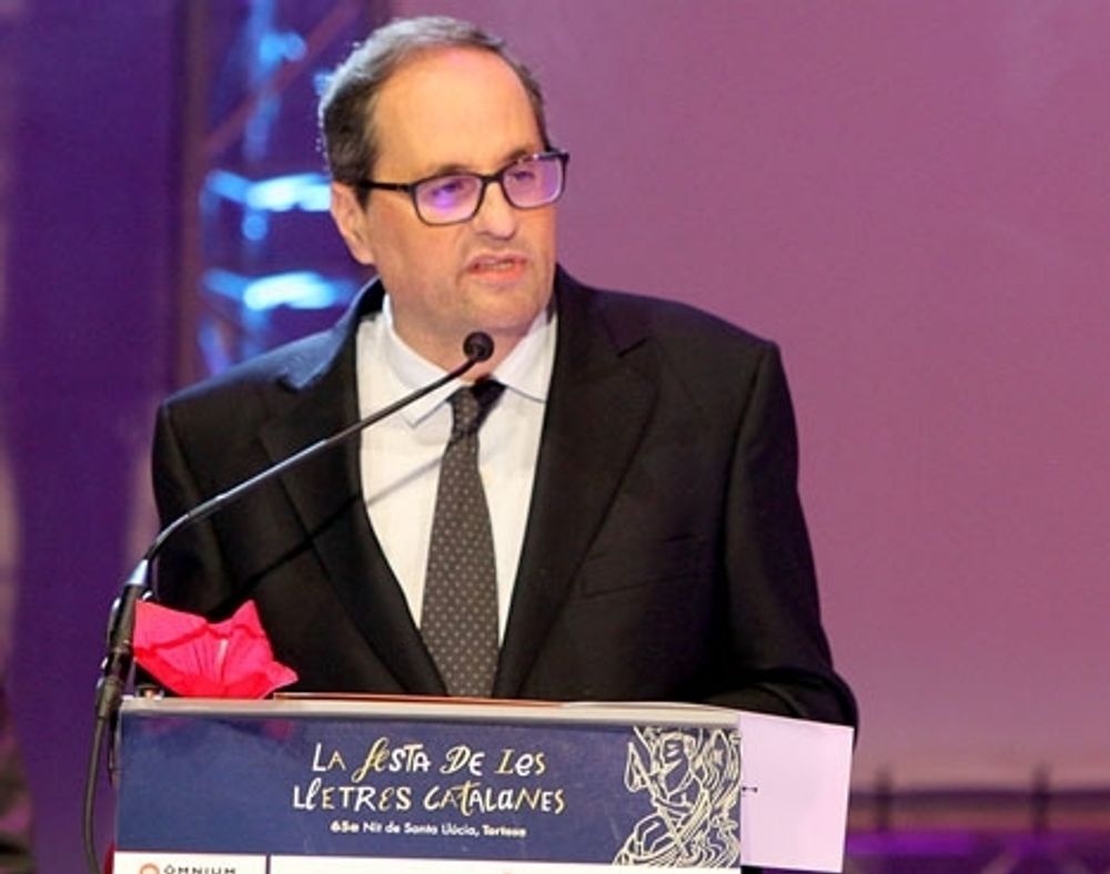 Den nye katalanske regionalpresidenten fl&ouml;g direkt till Berlin f&ouml;r att tr&auml;ffa sin f&ouml;retr&auml;dare Carles Puigdemont. Foto: &Ograve;mnium Cultural