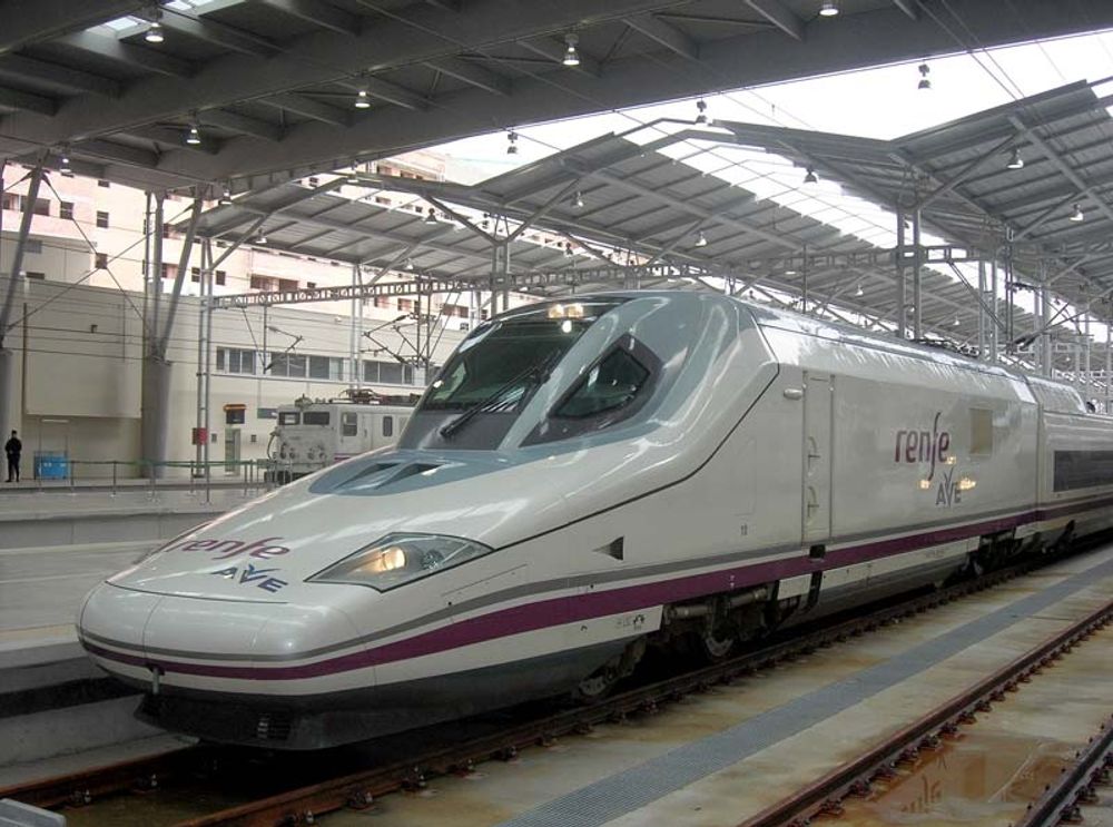 Restiden mellan Madrid och Alicante reduceras med AVE-t&aring;get till tv&aring; timmar och 20 minuter.
