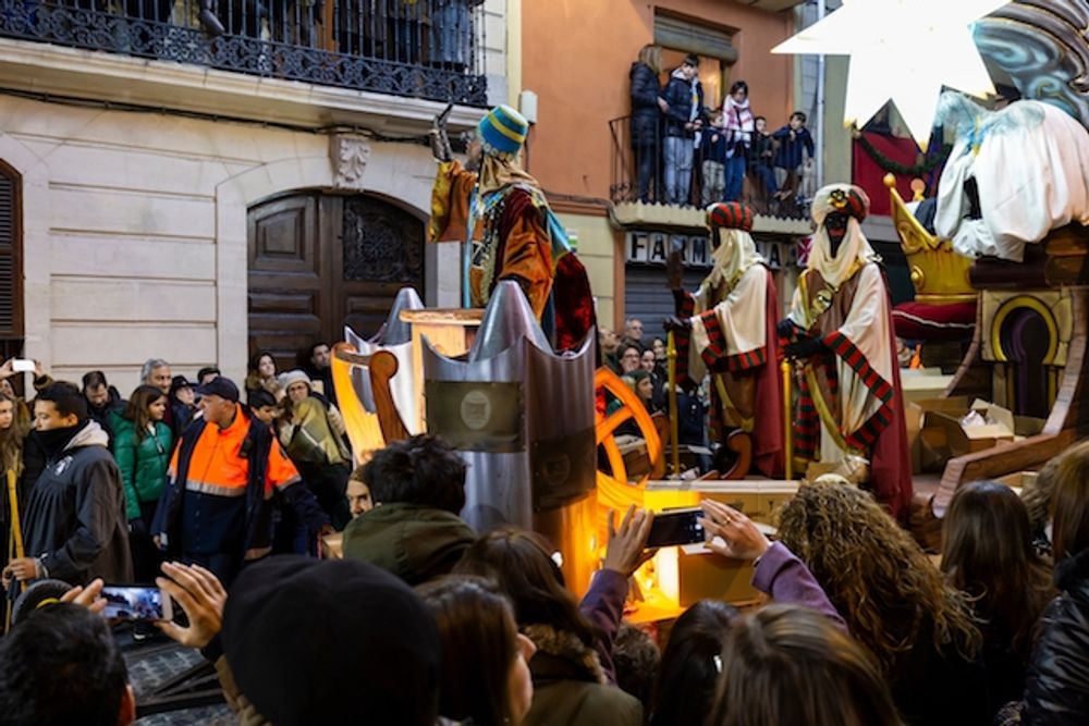 Inte till p&aring;ska, men v&auml;l till Trettondagen (&rdquo;Kunganatten&rdquo;) varar det spanska julfirandet. De tre vise m&auml;nnens parad i Alcoy anses vara den &auml;ldsta i Spanien.
