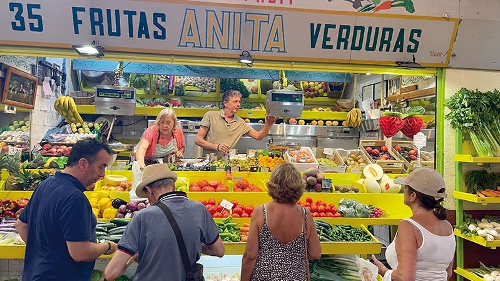 Mercacentro ligger som namnet antyder mitt i Fuengirola, mittemot t&aring;gstationen, och &auml;r sedan m&aring;nga &aring;r ganska f&ouml;rfallet.