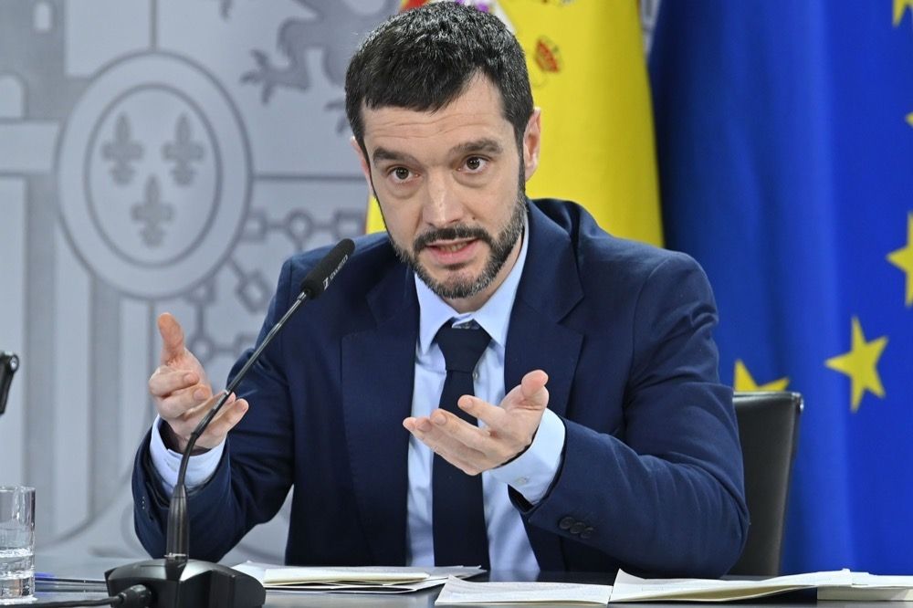 Konsumentminister Pablo Bustinduy varnar f&ouml;r att beslutet l&auml;mnar miljontals m&auml;nniskor utan skydd
