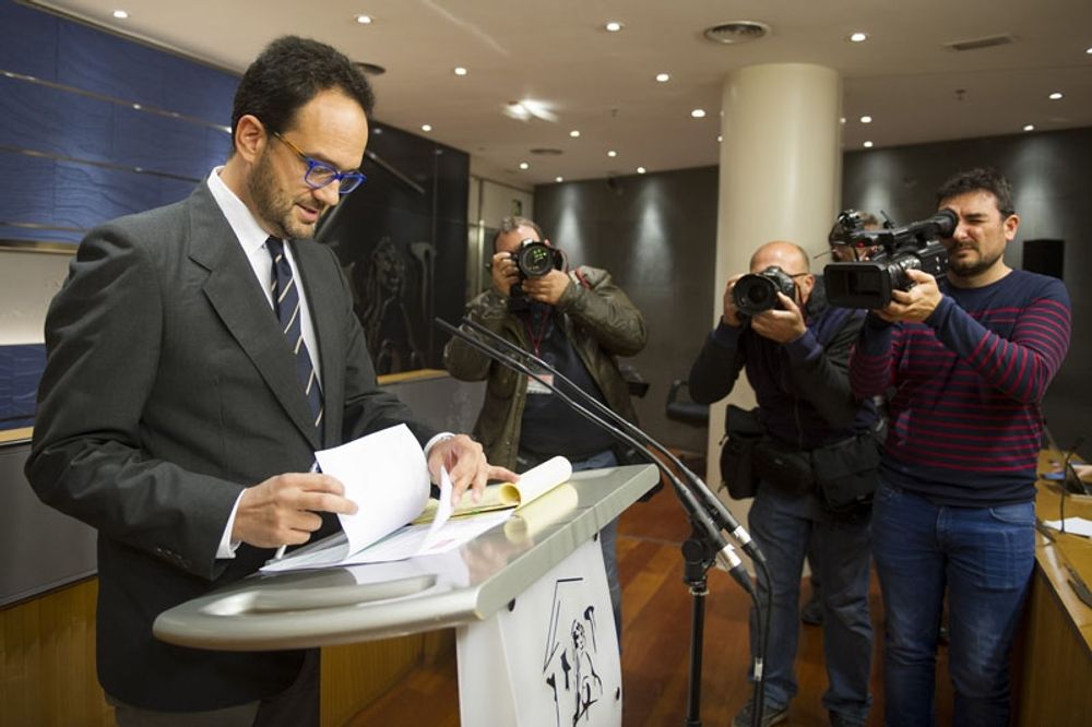 PSOE:s Antonio Hernando skyller de misslyckade regeringsf&ouml;rhandlingarna p&aring; Podemos.
