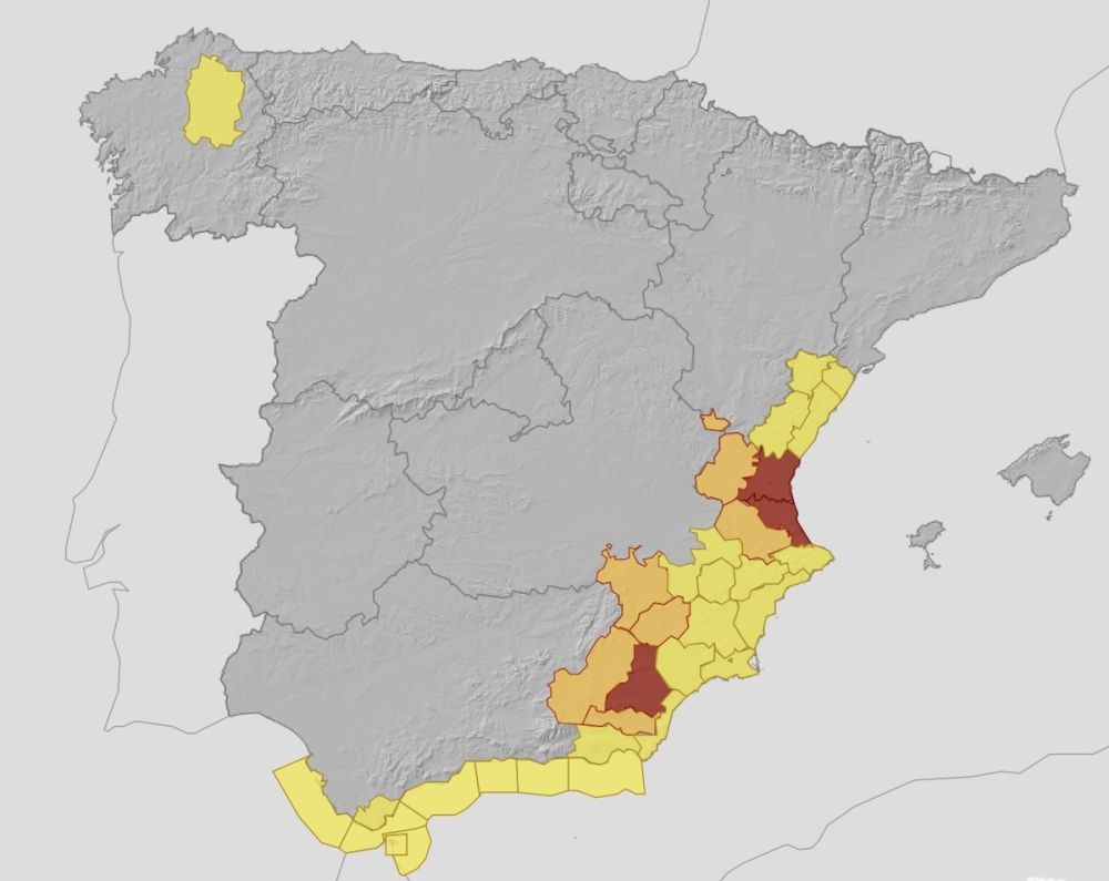 I Valle del Almanzora ber&auml;knas nederb&ouml;rden kunna n&aring; 120 liter per kvadratmeter under s&ouml;ndagens f&ouml;rsta tolv timmar. Karta: Aemet