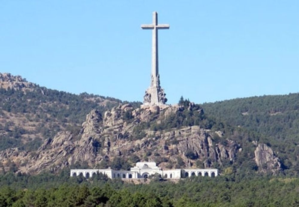 Basilikan vid Valle de los Ca&iacute;dos kommer att f&ouml;rbli st&auml;ngd tills Francos kvarlevor flyttats d&auml;rifr&aring;n.