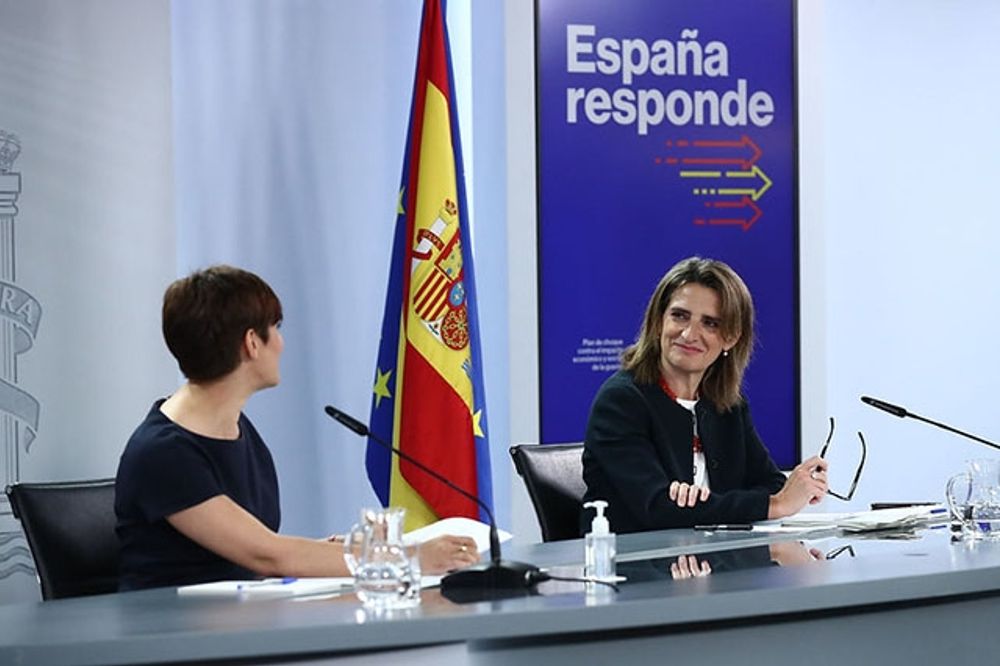 Energiministern Teresa Ribera annonserar kraftigt s&auml;nkta elpriser, i f&ouml;rsta hand f&ouml;r de som har variabel taxa.