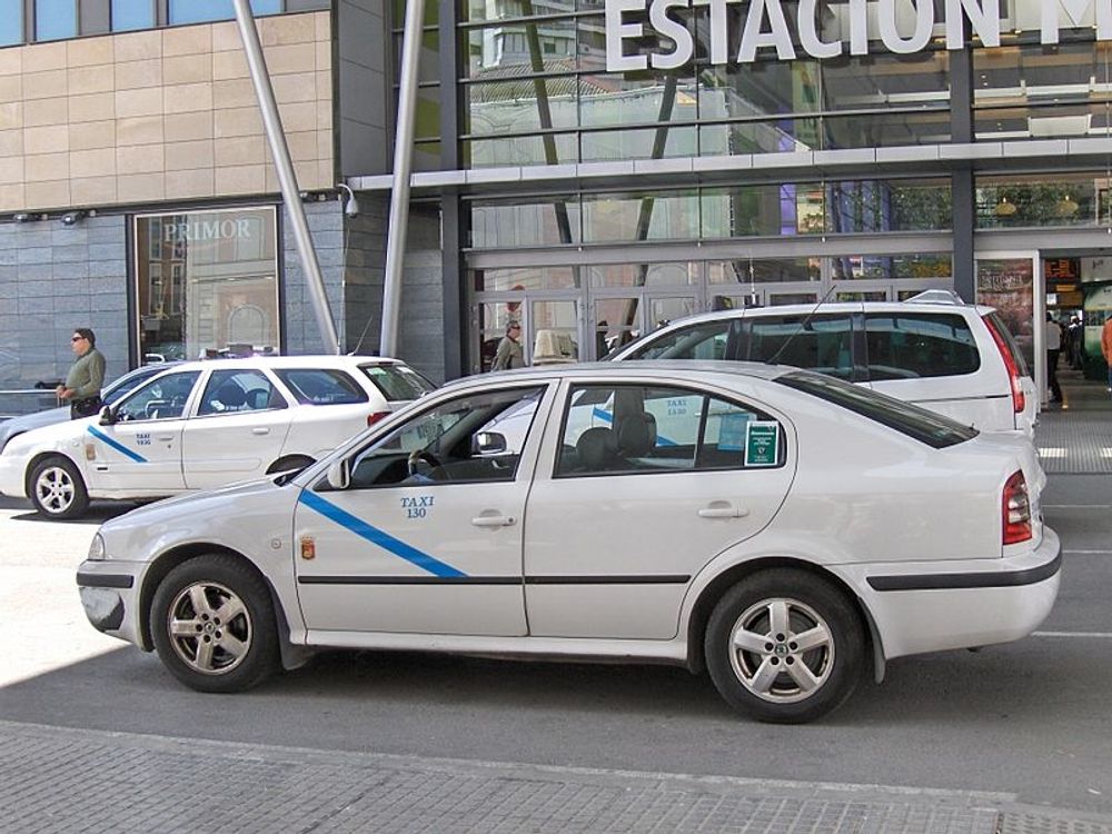 Taxichauff&ouml;ren ertappades av mobilens lokaliseringssystem.