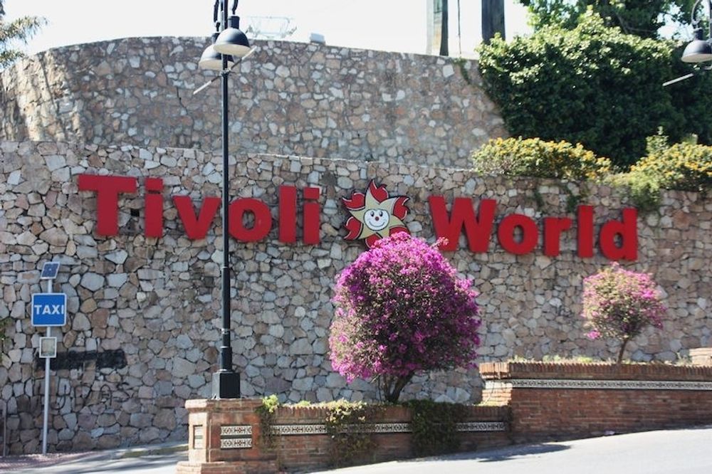 I &aring;r firar Tivoli World egentligen 50 &aring;r, men anl&auml;ggningen f&ouml;rblir st&auml;ngd sedan flera &aring;r och inte enbart p&aring; grund av pandemin.