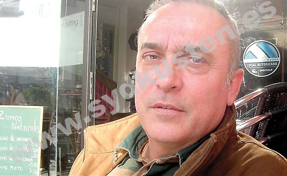 Ildefonso Guerrero, 53 &aring;r, har &auml;nnu inte best&auml;mt om han ska r&ouml;sta p&aring; socialisterna eller v&auml;nsterpartiet. &rdquo;F&ouml;r mig &auml;r socialpolitiken viktigast, PSOE dras alltmer till h&ouml;ger och jag &ouml;nskar att v&auml;nstern g&aring;r fram&aring;t och blir ett starkare element&rdquo;.
