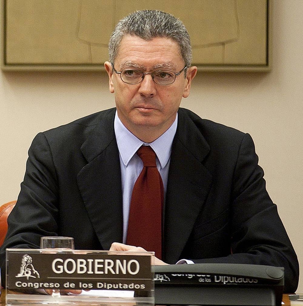 Justitieministern Alberto Ruiz Gallard&oacute;n vill komma tillr&auml;tta med det &rdquo;systematiska utl&auml;mnanden av utredningshemligheter&rdquo;.