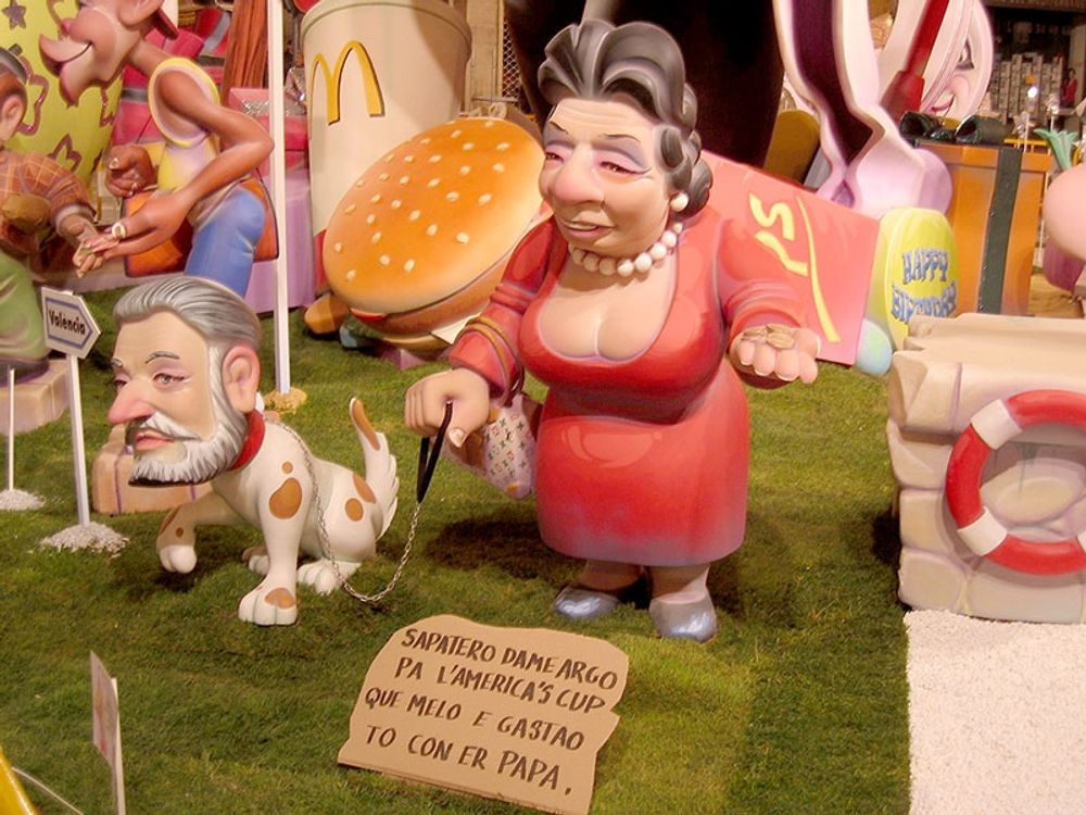 &rdquo;Ninot&rdquo; fr&aring;n Las fallas 2007 av Alfonso Grau (i hundkoppel) med d&aring;varande PP-borgm&auml;staren Rita Barber&aacute;.